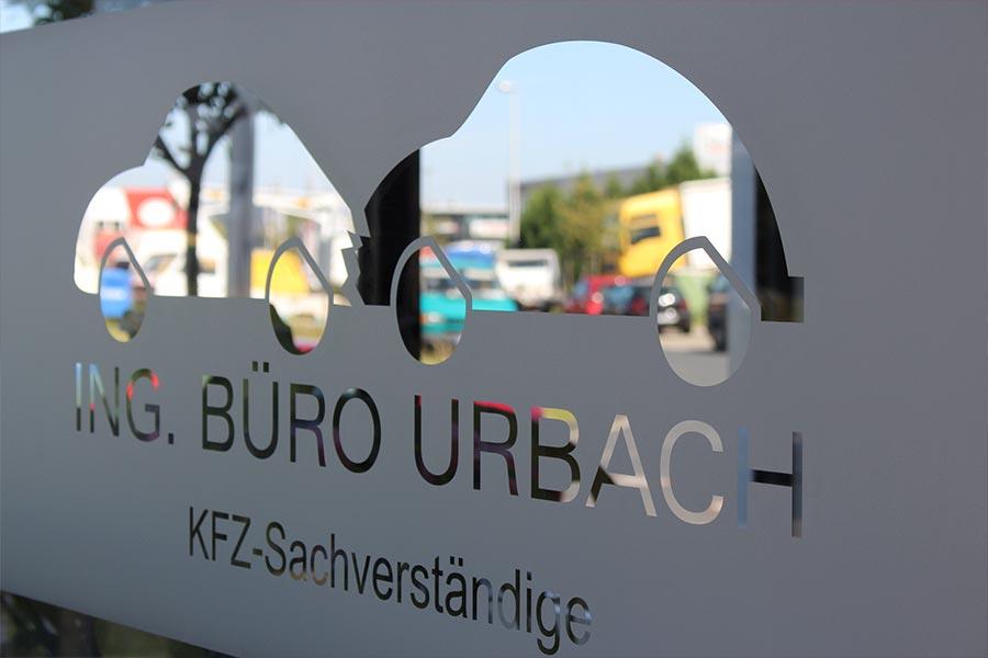 ING. Büro Urbach- KFZ-Gutachter in Köln, PKW auf Landstraße